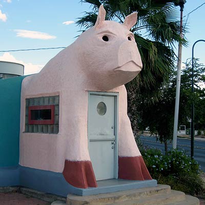  Giant pig building vernacular architecture. 
